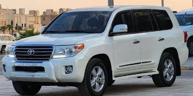 تويوتا · لاندكروزر 2014 للبيع في الرياض — ممشى 267,000 كم