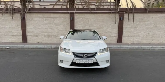لكزس · اي اس 2013 للبيع في جدة — ممشى 370,000 كم