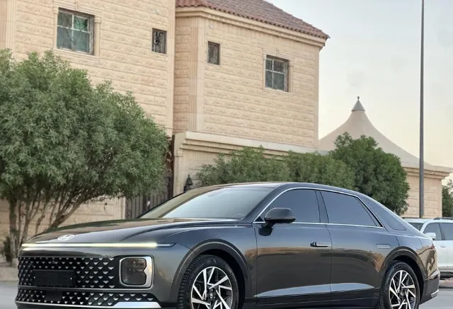 هيونداي · ازيرا 2023 للبيع في الرياض — ممشى 85,000 كم