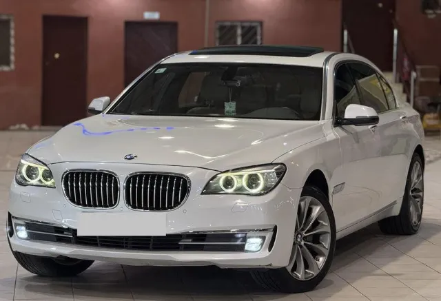 بي ام دبليو الفئة السابعة 2015 للبيع في الرياض — ممشى 312,000 كم