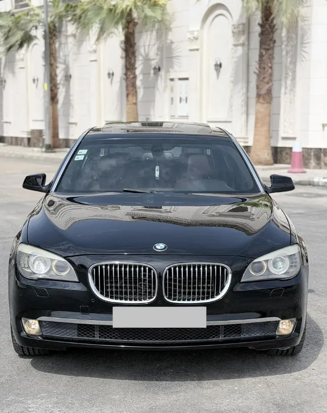بي ام دبليو الفئة السابعة 2012 للبيع في الرياض — ممشى 305,000 كم