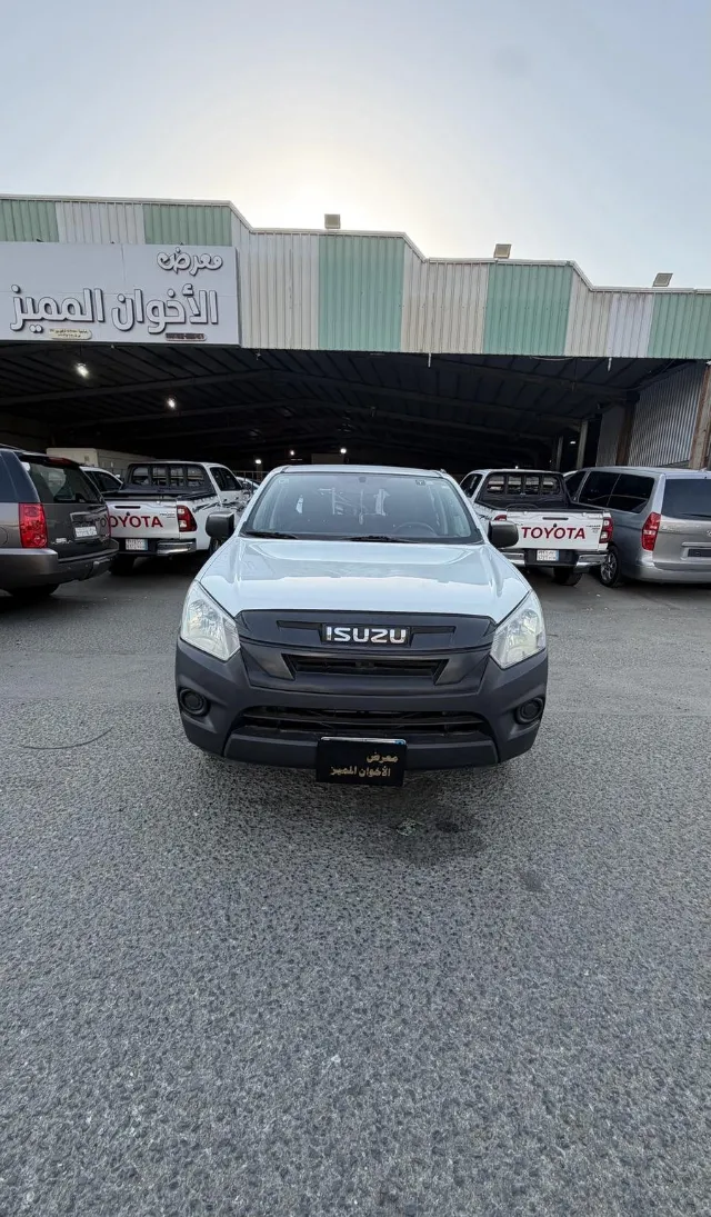 ايسوزو · دي ماكس 2023 للبيع في جدة — ممشى 110,000 كم