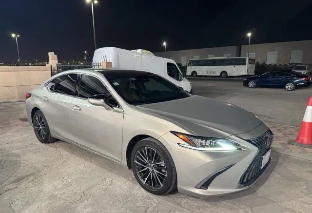 لكزس اي اس 350 2022 للبيع في الدمام — ممشى 112,000 كم