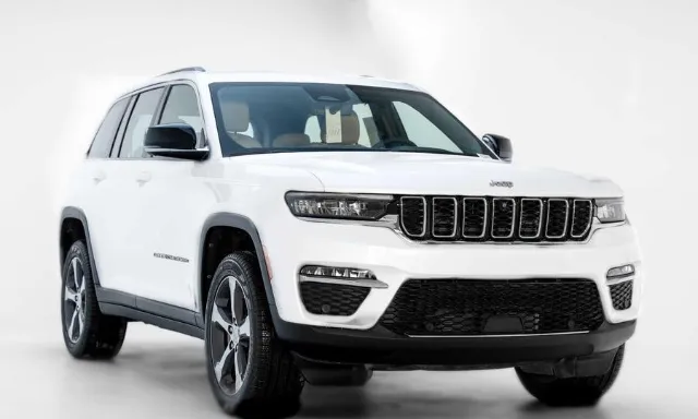 جيب · شيروكي 2023 للبيع في الرياض