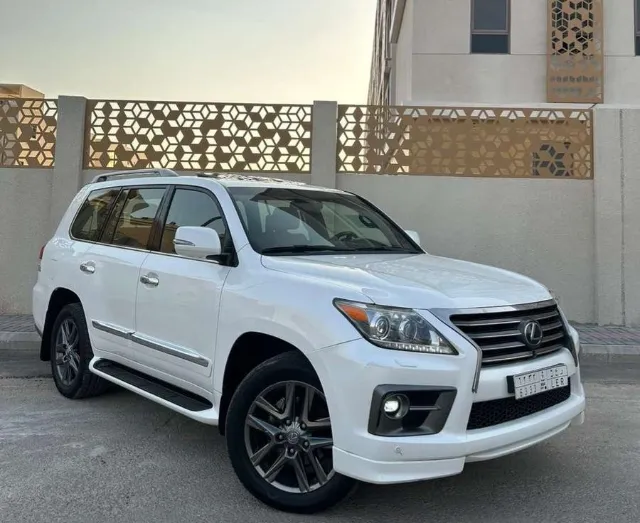 لكزس · ال اكس 2015 للبيع في الرياض — ممشى 407,000 كم