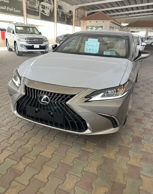 لكزس · اي اس 2023 للبيع في الرياض
