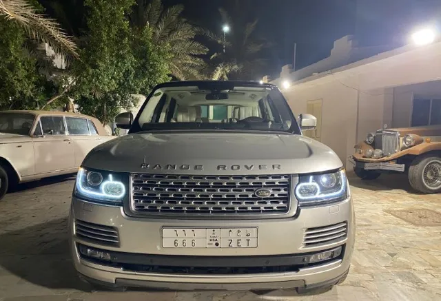 رينج روفر 2015 للبيع في جدة — ممشى 130,000 كم