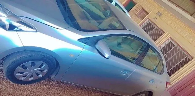تويوتا · يارس 2015 للبيع في الرياض — ممشى 286,000 كم