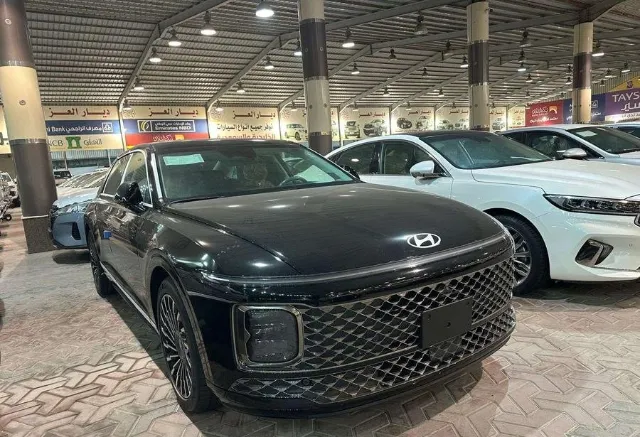 هيونداي · ازيرا 2025 للبيع في الرياض — ممشى 1 كم