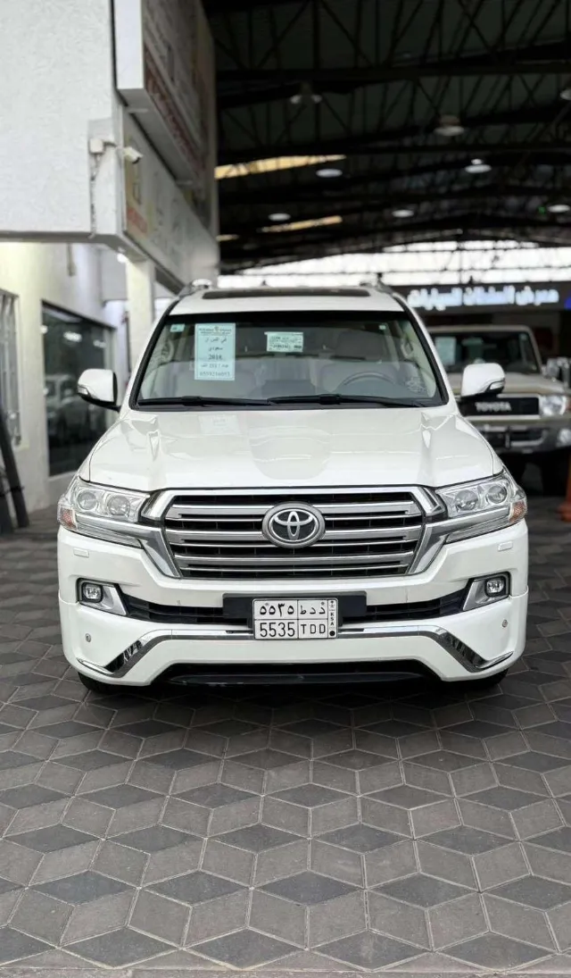 تويوتا لاندكروزر 2018 للبيع في نجران — ممشى 255,000 كم