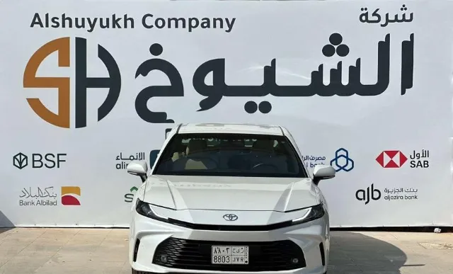 تويوتا كامري STANDARD 2025 للبيع في الرياض — ممشى 127,000 كم