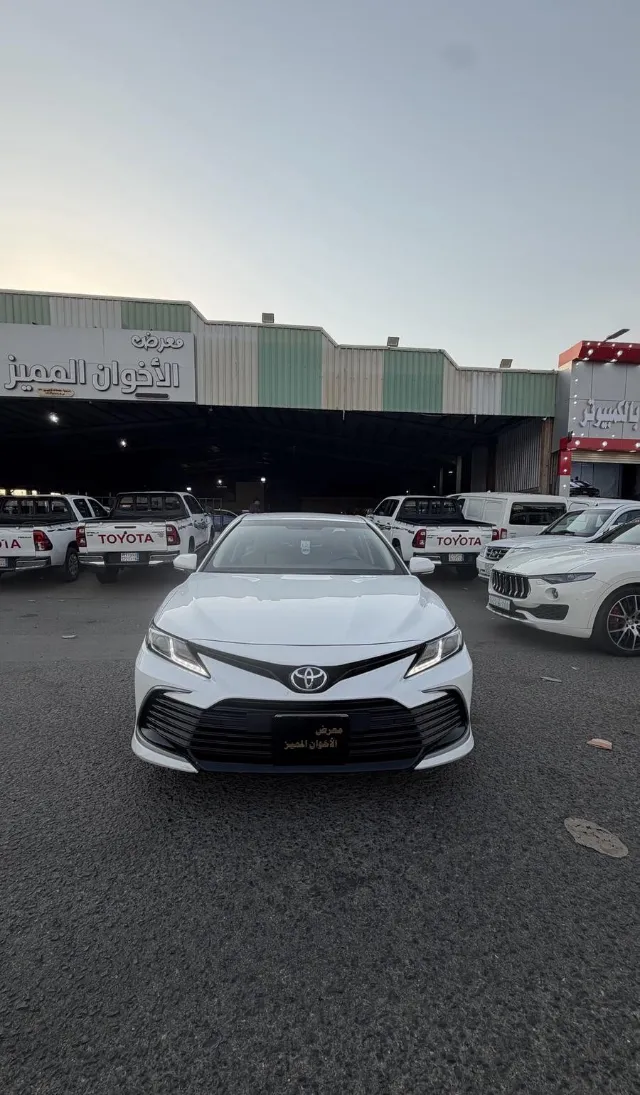 تويوتا · كامري STANDARD 2023 للبيع في جدة — ممشى 35,000 كم