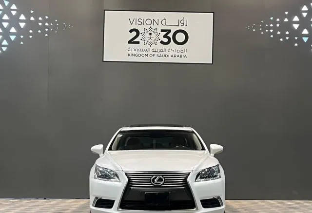 لكزس ال اس 2015 للبيع في الرياض — ممشى 240,000 كم