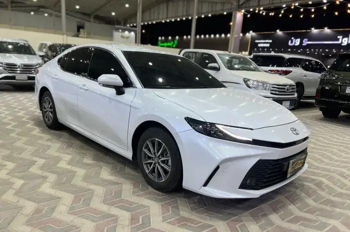 تويوتا كامري 2026 E بنزين سعودي ماشي 10 الف