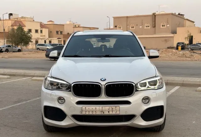 بي ام دبليو · اكس 5 2015 للبيع في الرياض — ممشى 298,000 كم