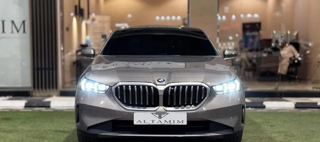 بي ام دبليو الفئة الخامسة 2025 للبيع في الرياض — ممشى 11,000 كم
