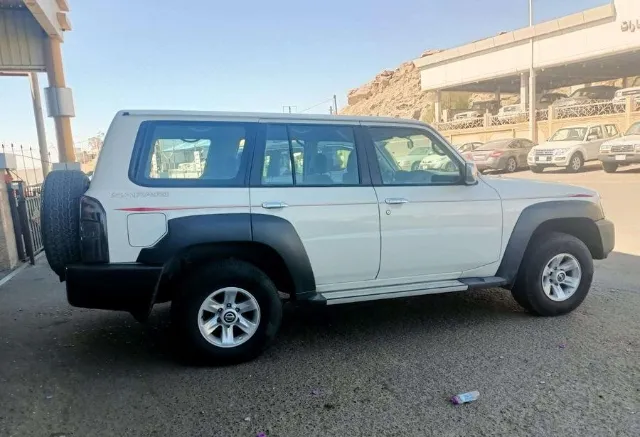 نيسان · باترول 2015 للبيع في أبها — ممشى 213,000 كم