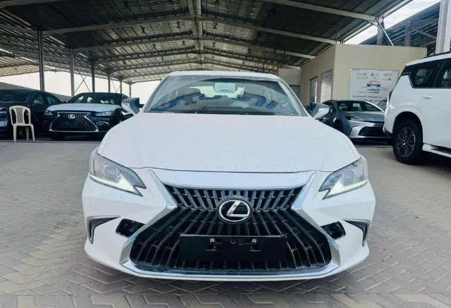 لكزس اي اس 350 STANDARD 2025 للبيع في الرياض