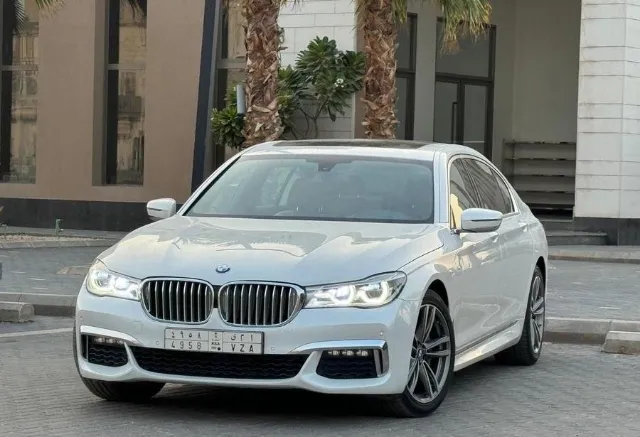 بي ام دبليو · الفئة السابعة 2019 للبيع في الرياض — ممشى 230,000 كم