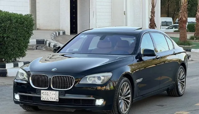 بي ام دبليو · الفئة السابعة 2012 للبيع في الرياض — ممشى 74,000 كم