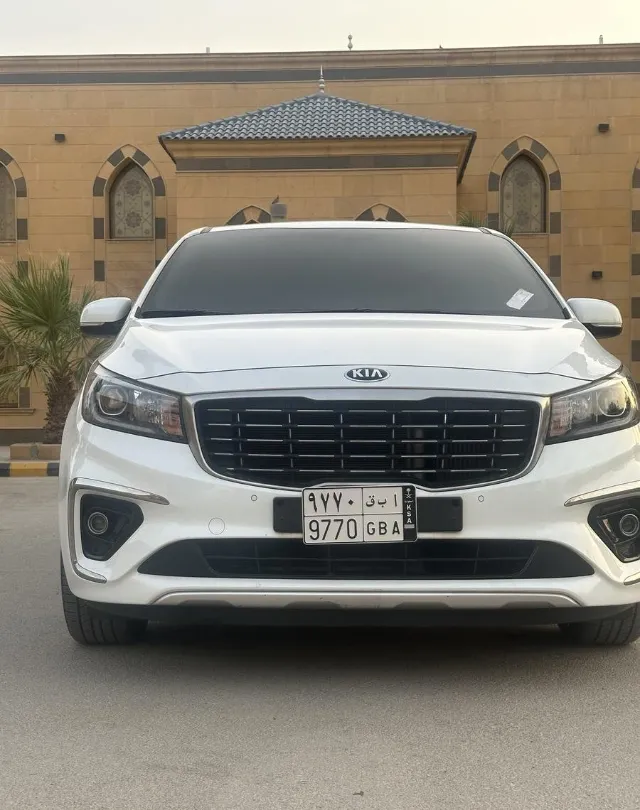 كيا كرنفال 2019 للبيع في الرياض — ممشى 105,000 كم
