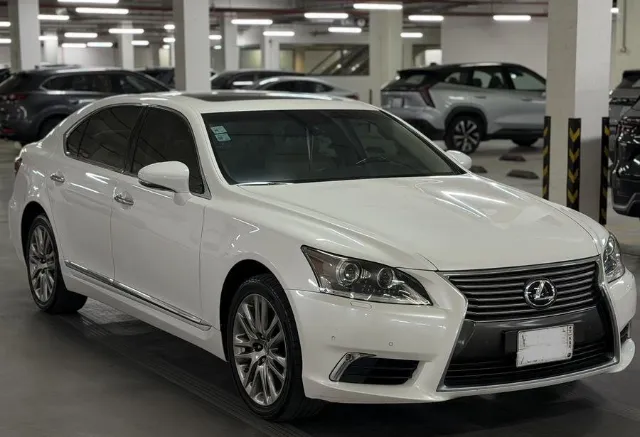 لكزس · ال اس 2014 للبيع في الخبر — ممشى 175,000 كم
