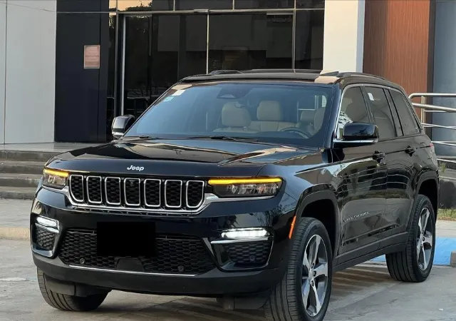 جيب جراند شيروكي 2023 للبيع في الرياض — ممشى 108,000 كم