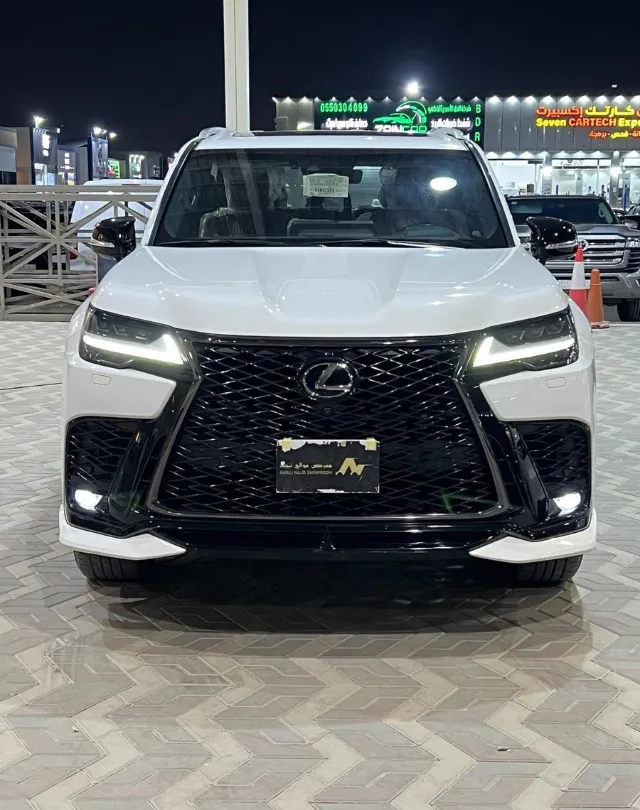 لكزس ال اكس 2024 للبيع في الرياض — ممشى 95,000 كم