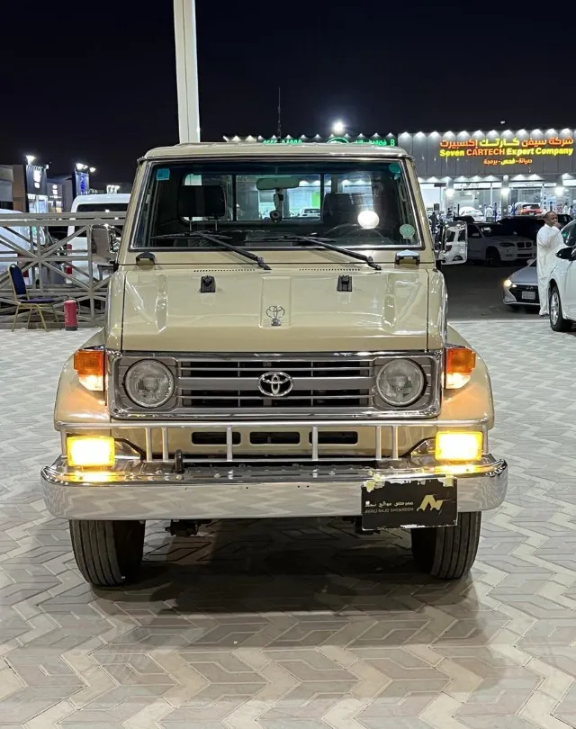 تويوتا · لاندكروزر 70 1999 للبيع في الرياض — ممشى 31,000 كم