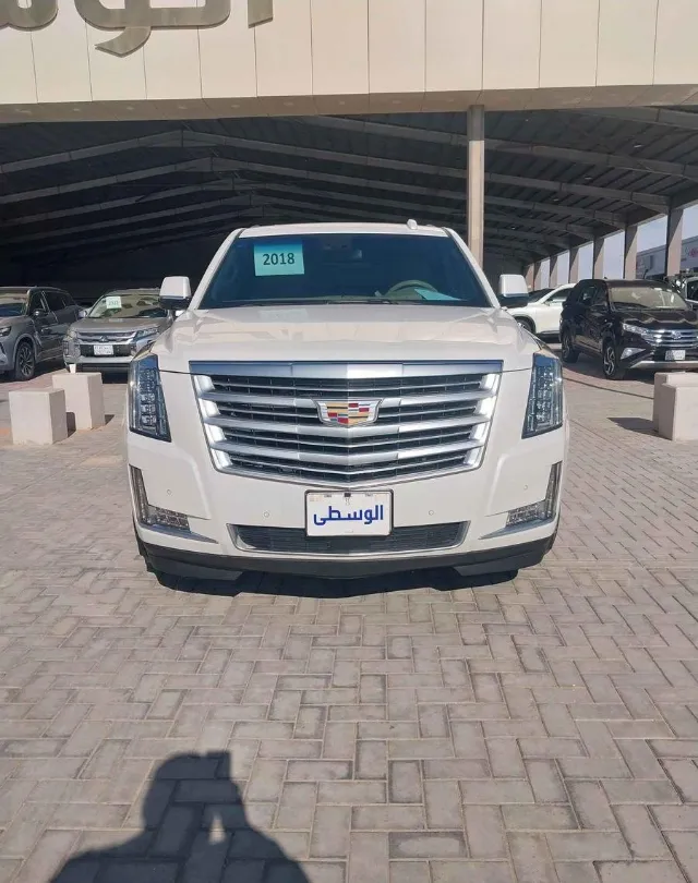 كاديلاك اسكاليد 2018 للبيع في الرياض — ممشى 237,000 كم