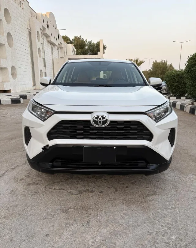 تويوتا راف فور 2023 للبيع في الرياض — ممشى 182,000 كم