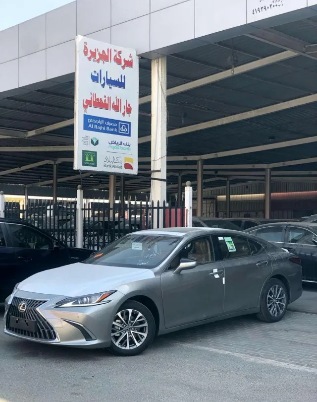 لكزس · اي اس 2025 للبيع في جدة