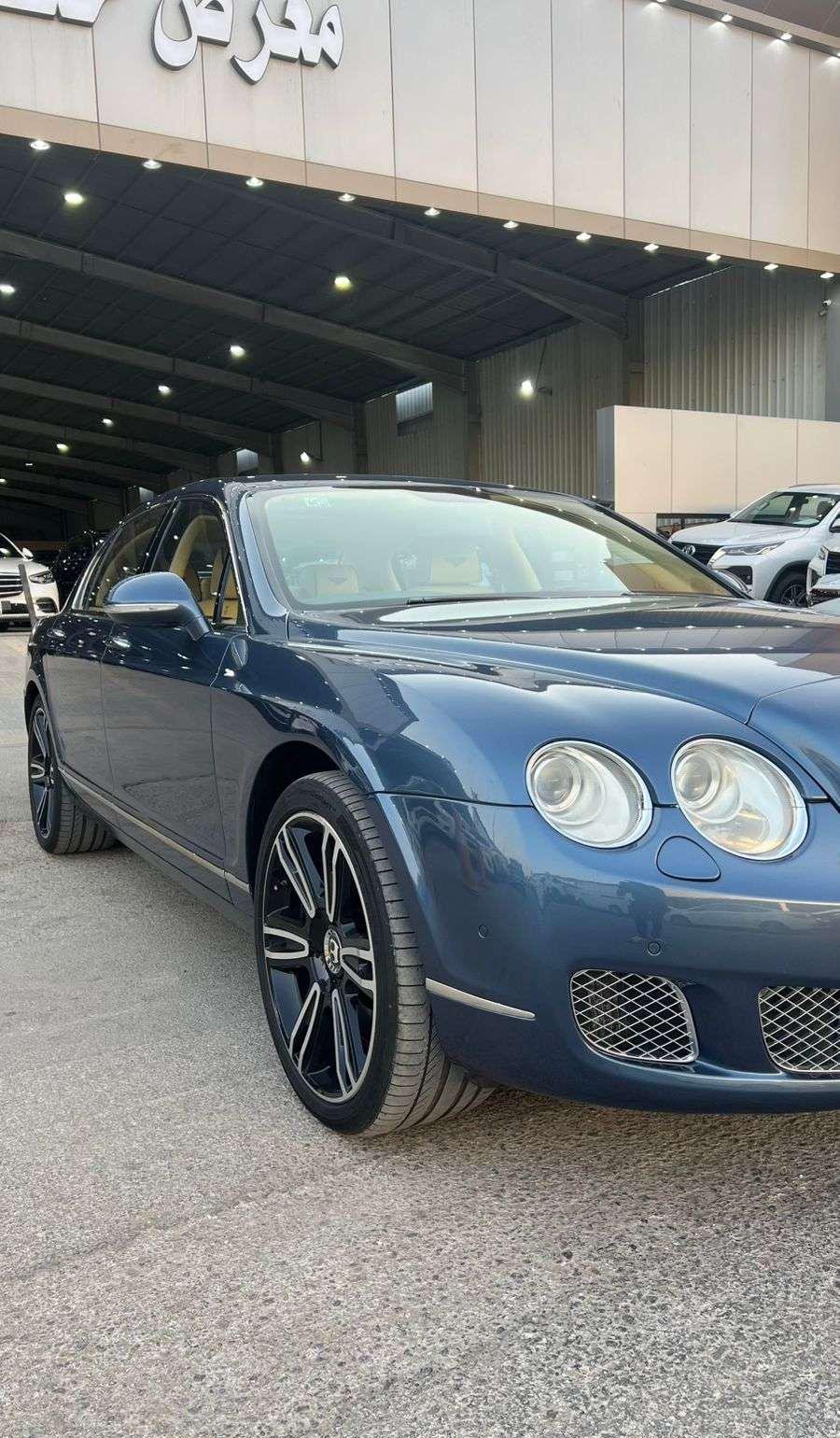 بنتلي 2012 - معرض خلف للسيارات