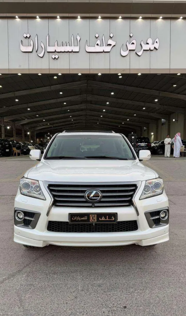 لكزس ال اكس 2015 للبيع في الرياض — ممشى 173,000 كم