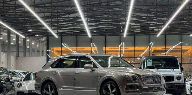 بنتلي · بنتايجا 2019 للبيع في الرياض — ممشى 78,000 كم