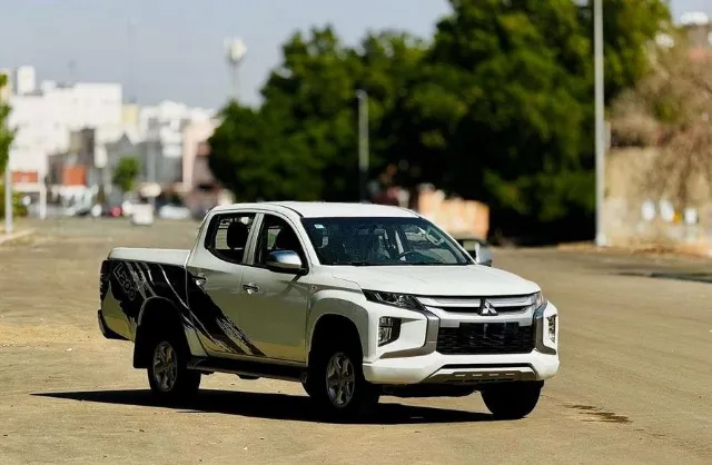 ميتسوبيشي ال 200 2022 للبيع في جدة — ممشى 320,000 كم