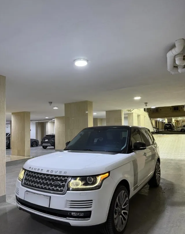 رينج روفر 2015 للبيع في جدة — ممشى 140,000 كم
