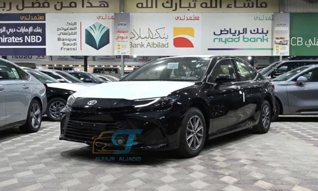 تويوتا · كامري STANDARD 2025 للتنازل في الدمام — ممشى 0 كم