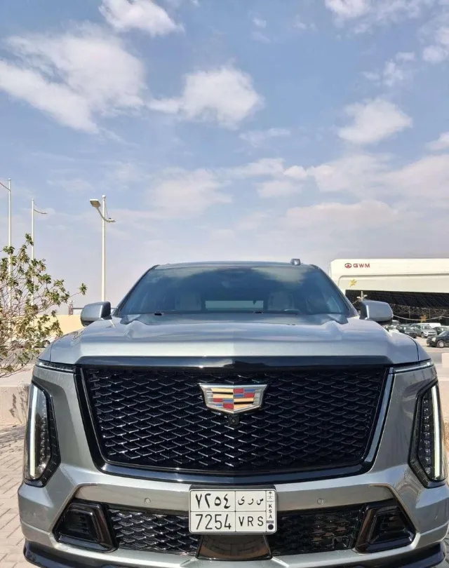 كاديلاك اسكاليد 2025 للبيع في الرياض — ممشى 12,000 كم