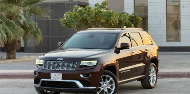 جيب جراند شيروكي 2015 للبيع في الرياض — ممشى 329,000 كم