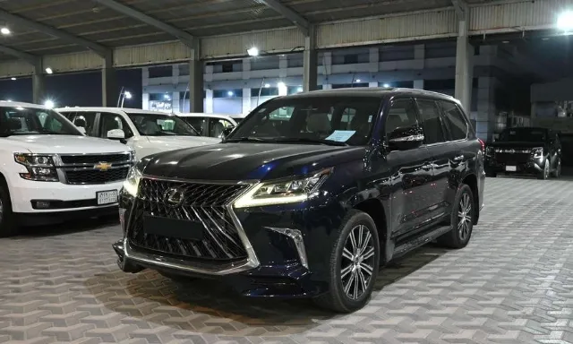 لكزس ال اكس 570 2018 للبيع في الرياض — ممشى 228,000 كم