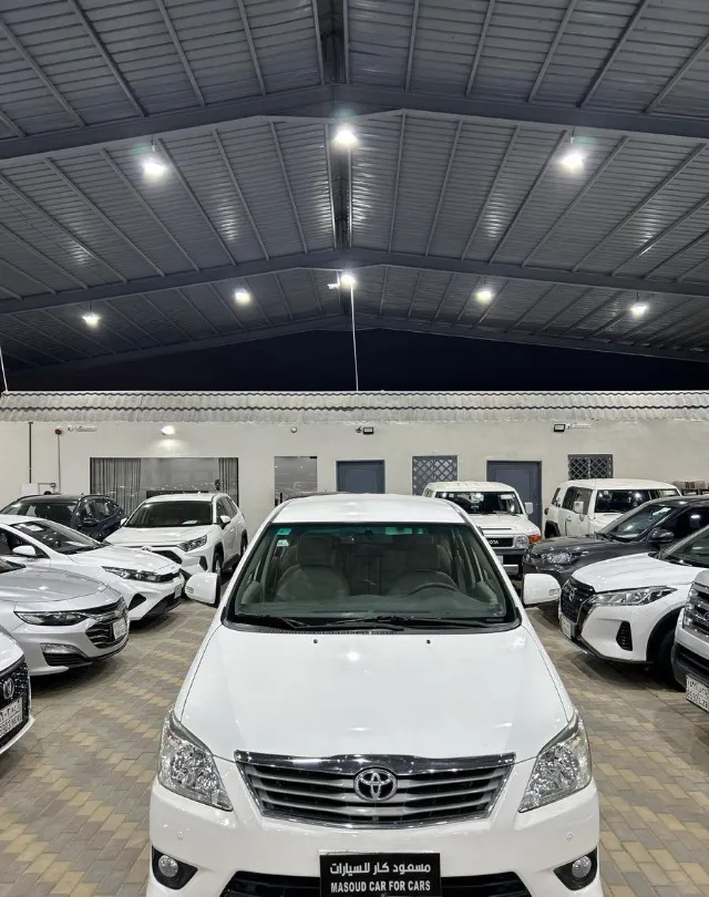 تويوتا · إنوفا 2014 للبيع في الرياض — ممشى 260,000 كم