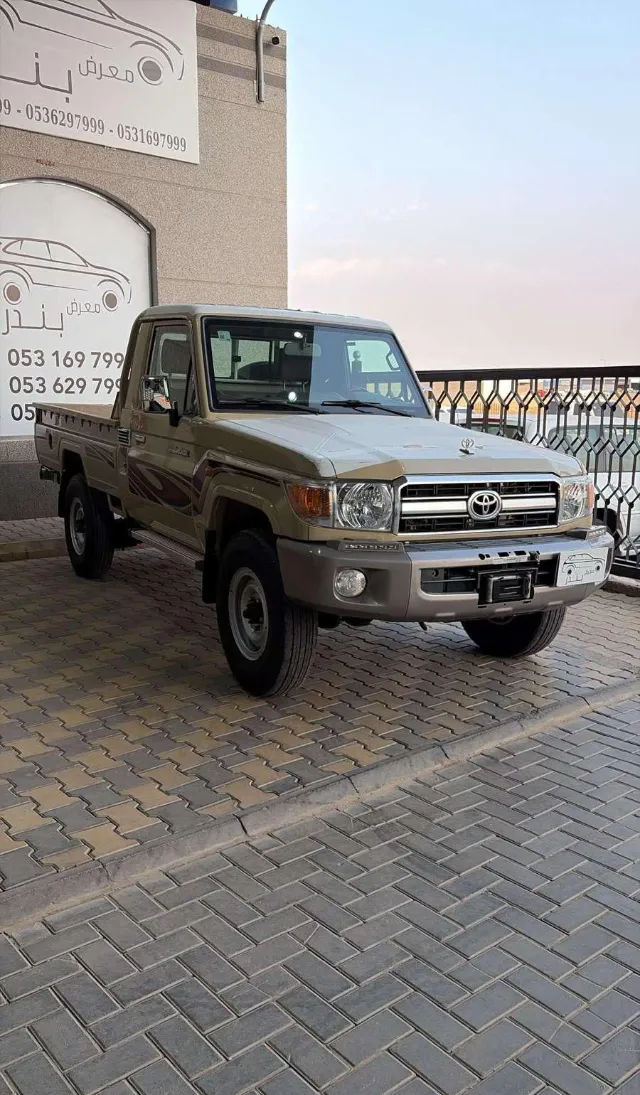 تويوتا · لاندكروزر 70 2014 للبيع في بريدة — ممشى 250,000 كم