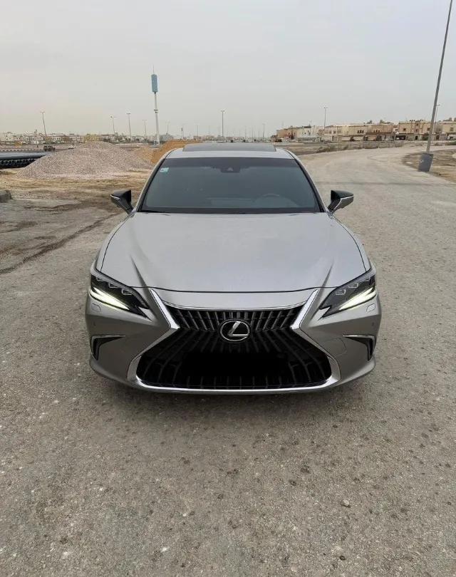 لكزس · اي اس 2024 عرض سابق في الدمام — ممشى 42,000 كم