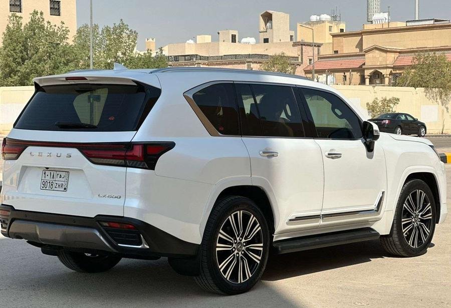 لكزس LX 600 BB موديل 2024 عداد 41 الف