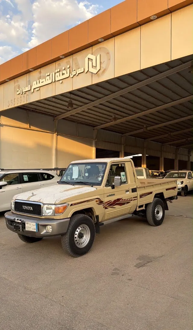 تويوتا · لاندكروزر 70 2023 للبيع في بريدة — ممشى 188,000 كم