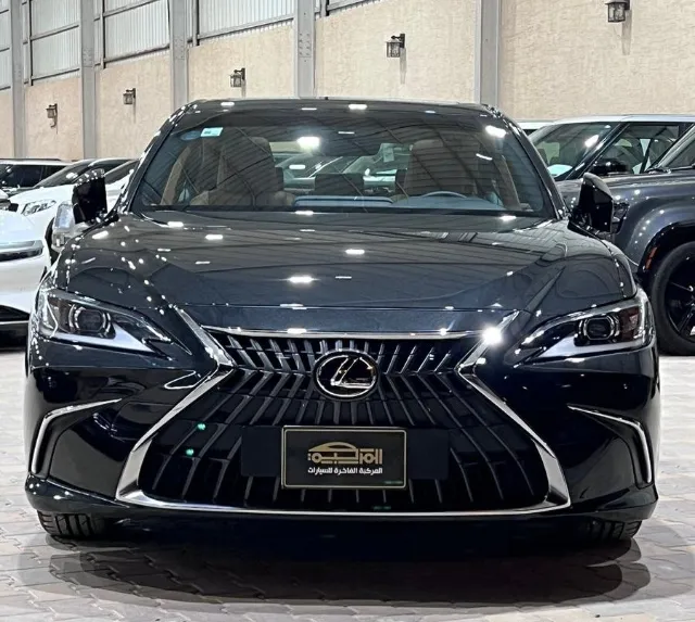لكزس · اي اس STANDARD 2023 للبيع في الرياض — ممشى 125,000 كم