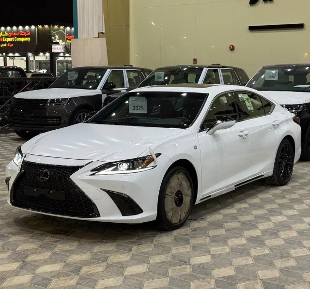 لكزس اي اس 350 2025 للبيع في الرياض — ممشى 0 كم