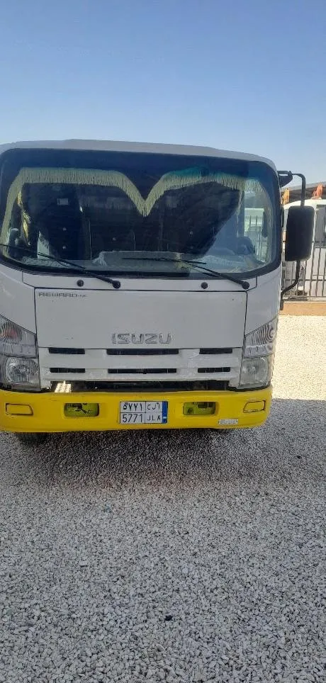 ايسوزو · إن كي آر 2011 للبيع في الرياض — ممشى 267,000 كم
