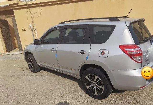 تويوتا راف فور 2011 للبيع في الرياض — ممشى 207,000 كم